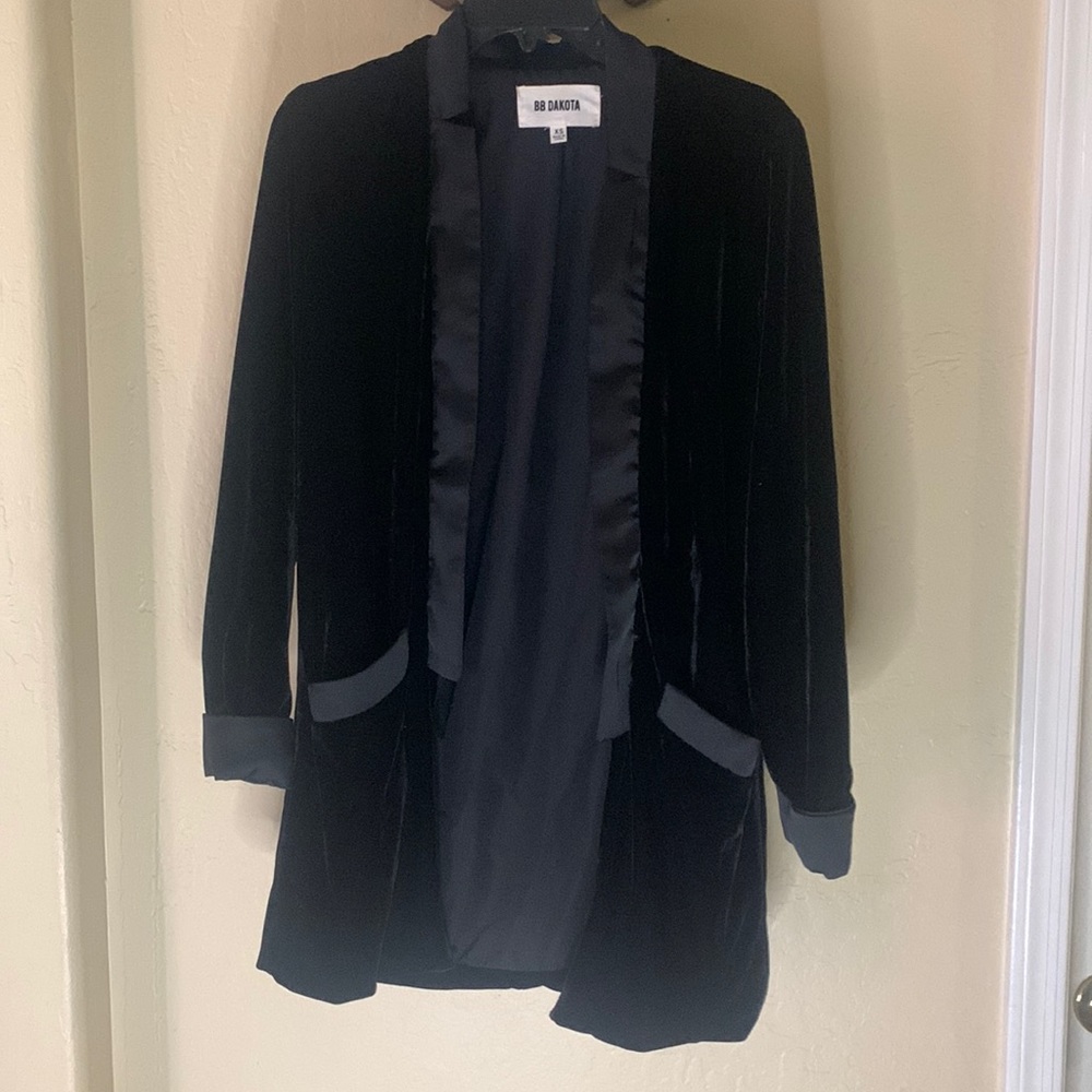 BB Dakota XS black velvet tuxedo blazer